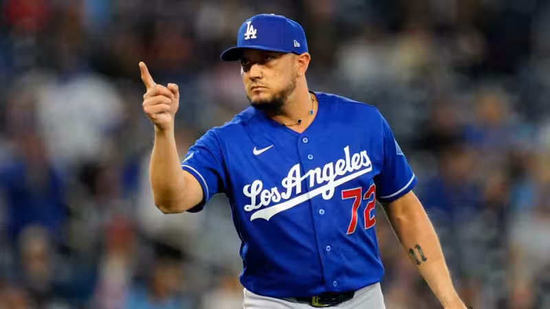 Dodgers' Miguel Rojas scratched late vs. Blue Jays, Hyeseong Kim in at SS
