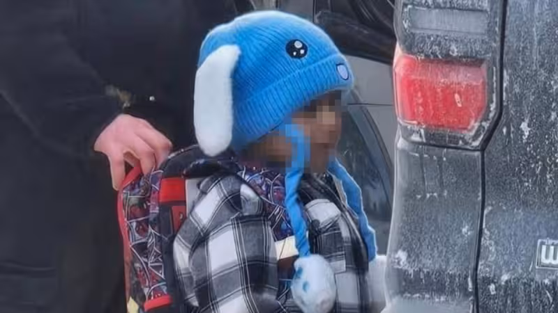 Liam, el niño detenido por ICE, vive con miedo y recibe atención psicológica - La Opinión