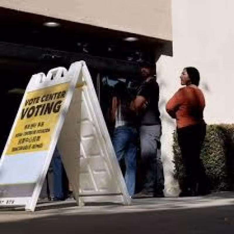 Voters Who Dislike Both Parties Are Turning Against Trump