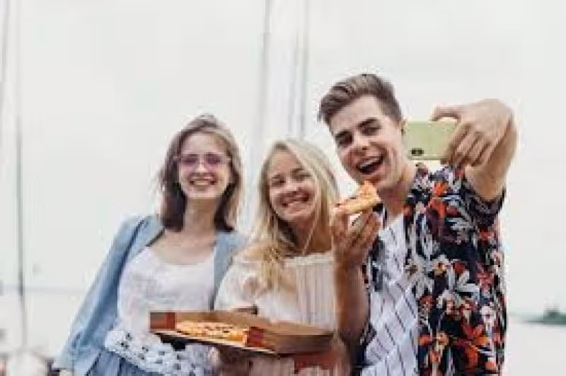 📸 Submit a photo with your sibling for National Siblings Day!