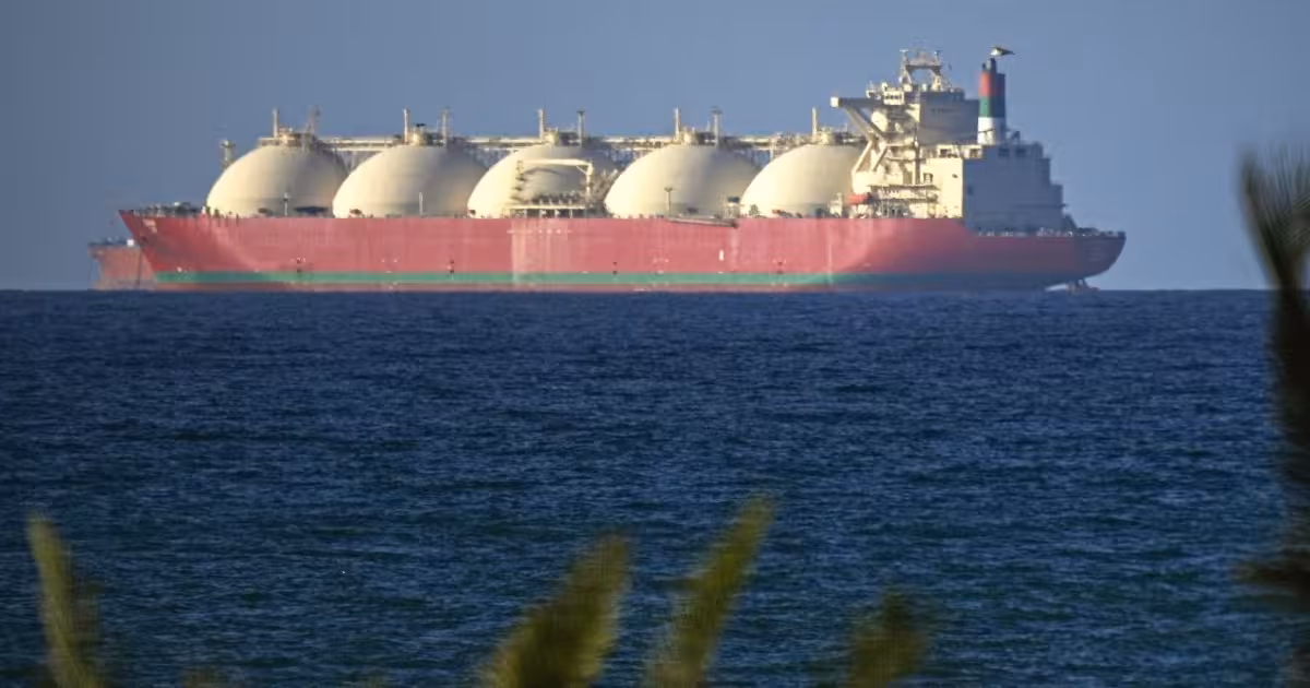 Strait Hormuz Shipping Standstill Deepens After Ceasefire, Vessel Traffic Slumps