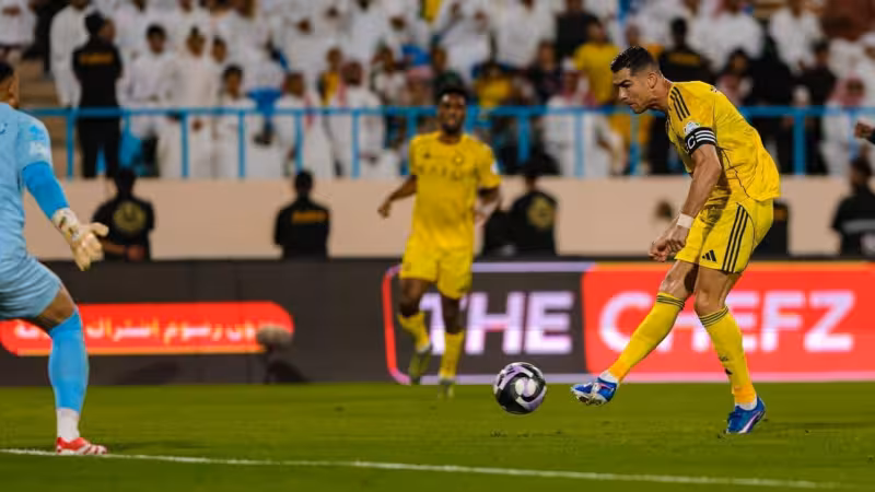 Cristiano Ronaldo marcó en Al Okhdood vs. Al Nassr y se acerca a los 1000 goles