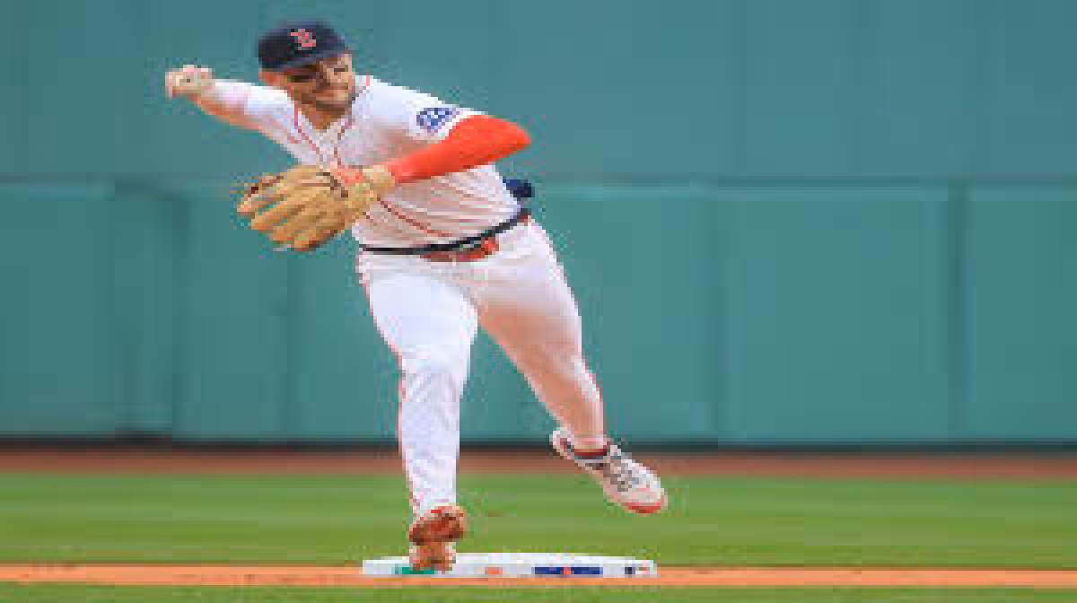 Trevor Story stays at shortstop as Red Sox back his defense