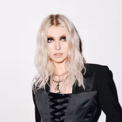 Taylor Momsen Hospitalized Spider Bite Before Mexico City Show
