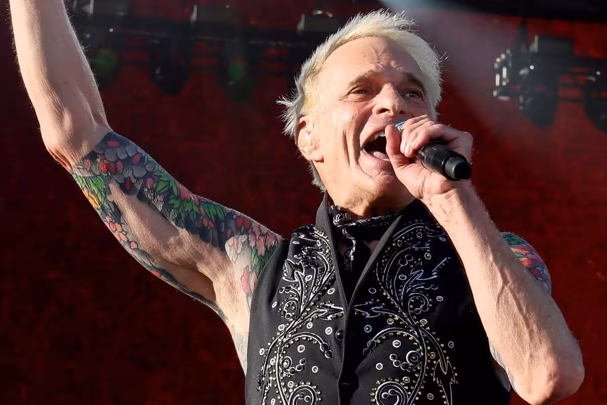 David Lee Roth opens 2026 solo tour with Van Halen-heavy Spokane set