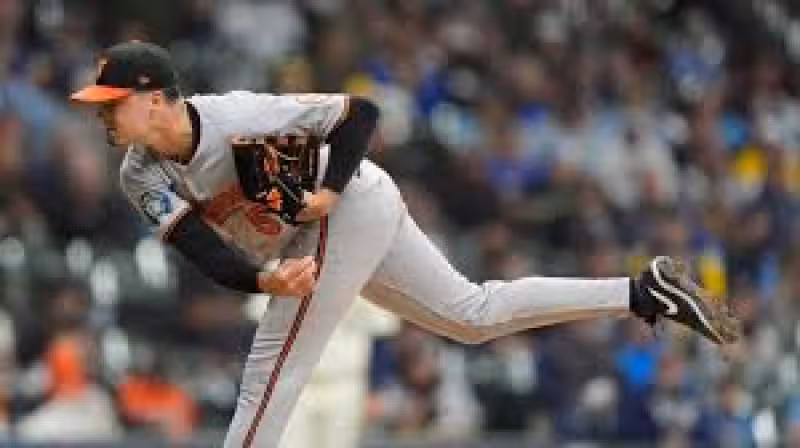 Dodgers acquire RHP McDermott from Orioles for RHP Perez