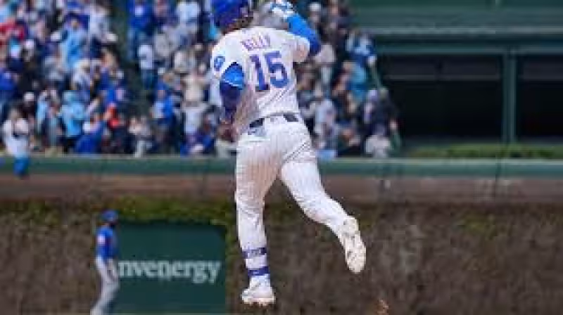 Cubs flex offensive depth with Kelly's go-ahead pinch-hit blast