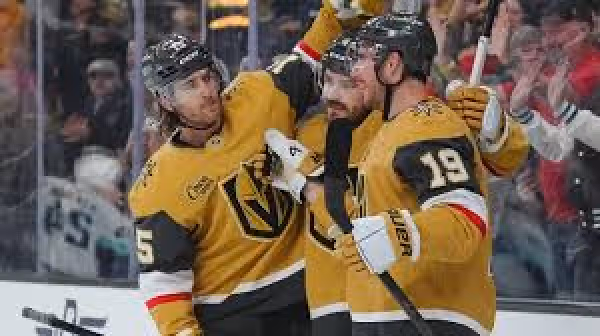 Jordan Staal scores, assists in Carolina's 4-1 win over the Mammoth