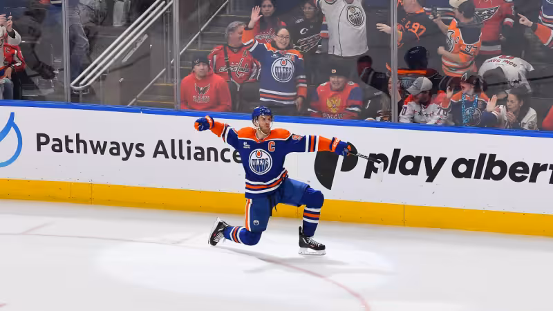 Connor McDavid wins sixth Art Ross Trophy, closes on Wayne Gretzky record