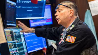 S&p 500 Index slips as Iran tensions lift oil prices and inflation fears