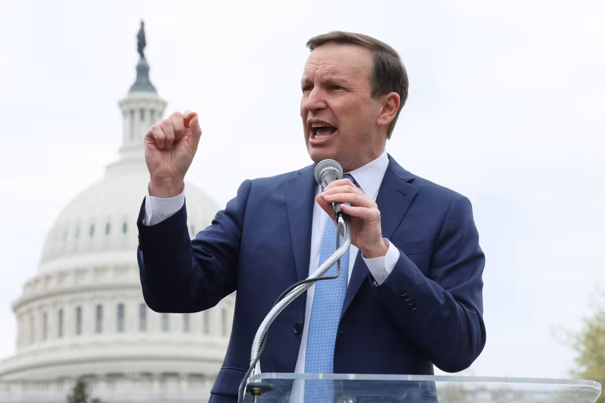 Chris Murphy cheers reported Iranian ship evasion in X post