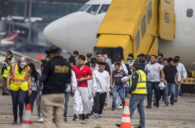 Más de 2.5 millones de personas deportadas de EEUU en la administración Trump - Proceso Digital