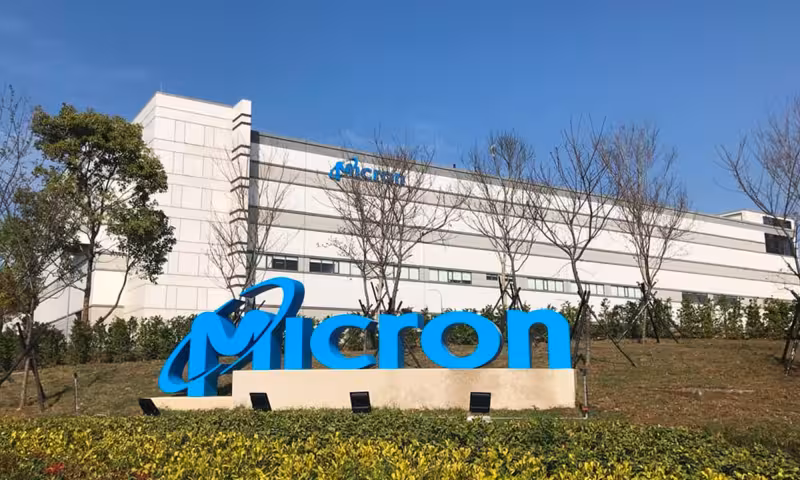 Mu Stock Gains AI Momentum as Micron Emerges as Top 12-Month Pick