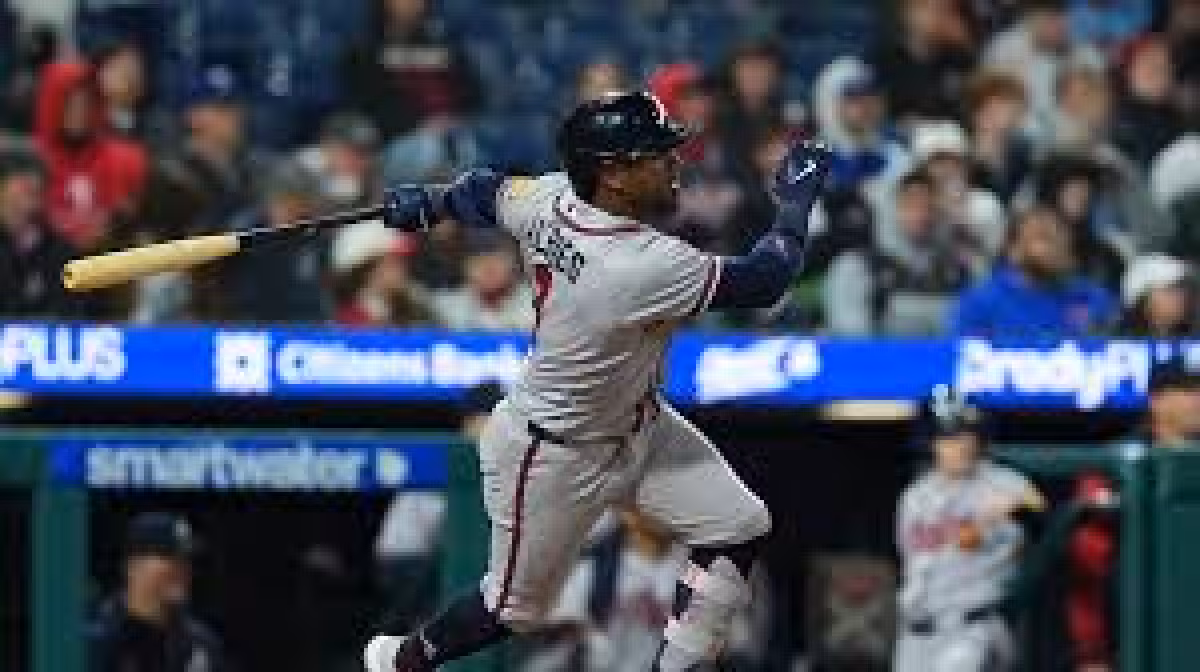 Michael Harris Ii slips, but Braves sweep Phillies to seize NL East lead