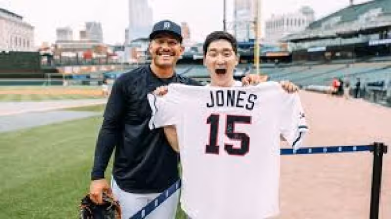 Tigers surprise South Korean fan Tom Hur with Jahmai Jones jersey
