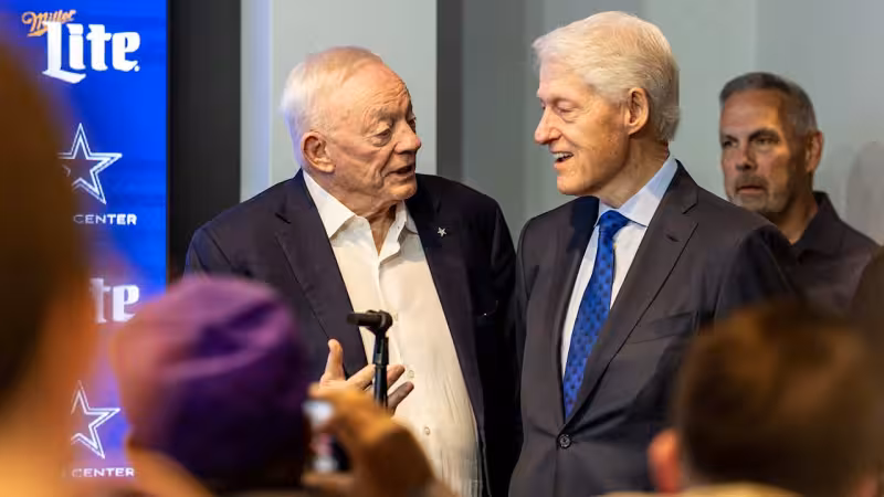 Jerry Jones interrupted by Bill Clinton at Cowboys pre-draft press conference