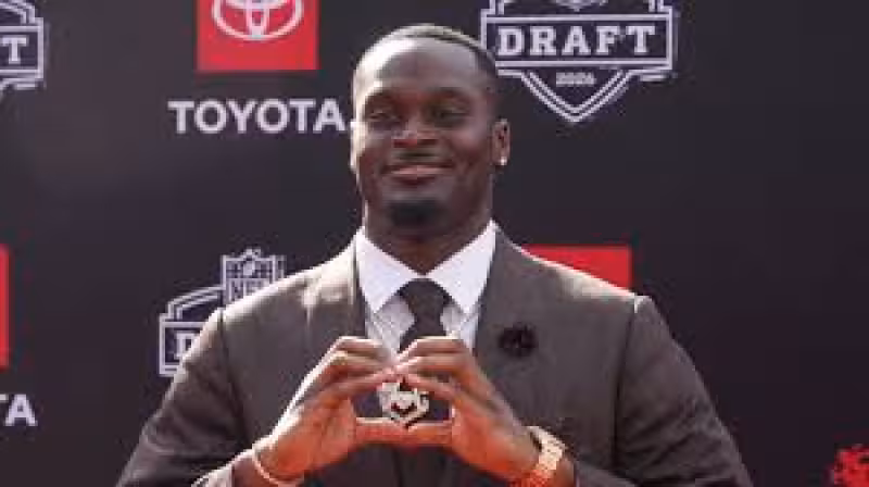 2026 NFL draft: Jeremiyah Love turns heads with custom comic book suit