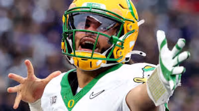 Poll: Oregon's Dante Moore the early QB favorite for 2027 draft