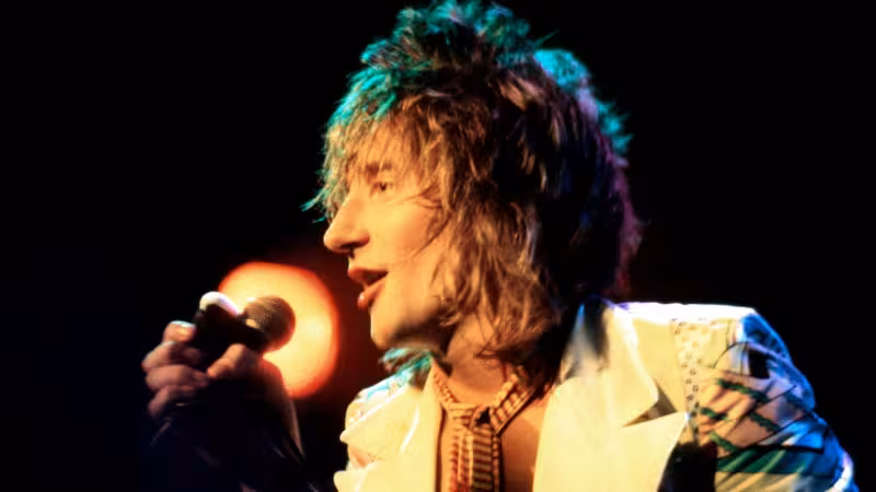 Why Rod Stewart’s Record Label Almost Kept Him From Releasing This No. 1 Signature Song From 1971