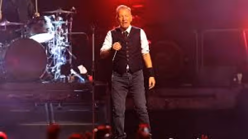 Trump’s Rocker Nemesis Responds to Shooting From the Stage