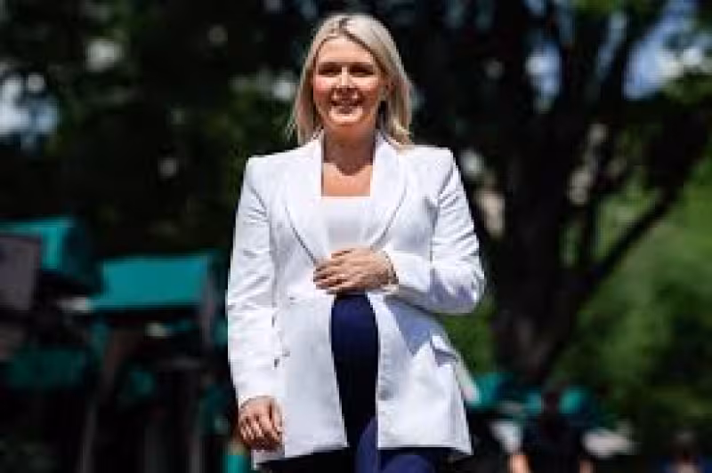 Pregnant Karoline Leavitt Postpones Maternity Leave to Hold Last-Minute White House Press Briefing