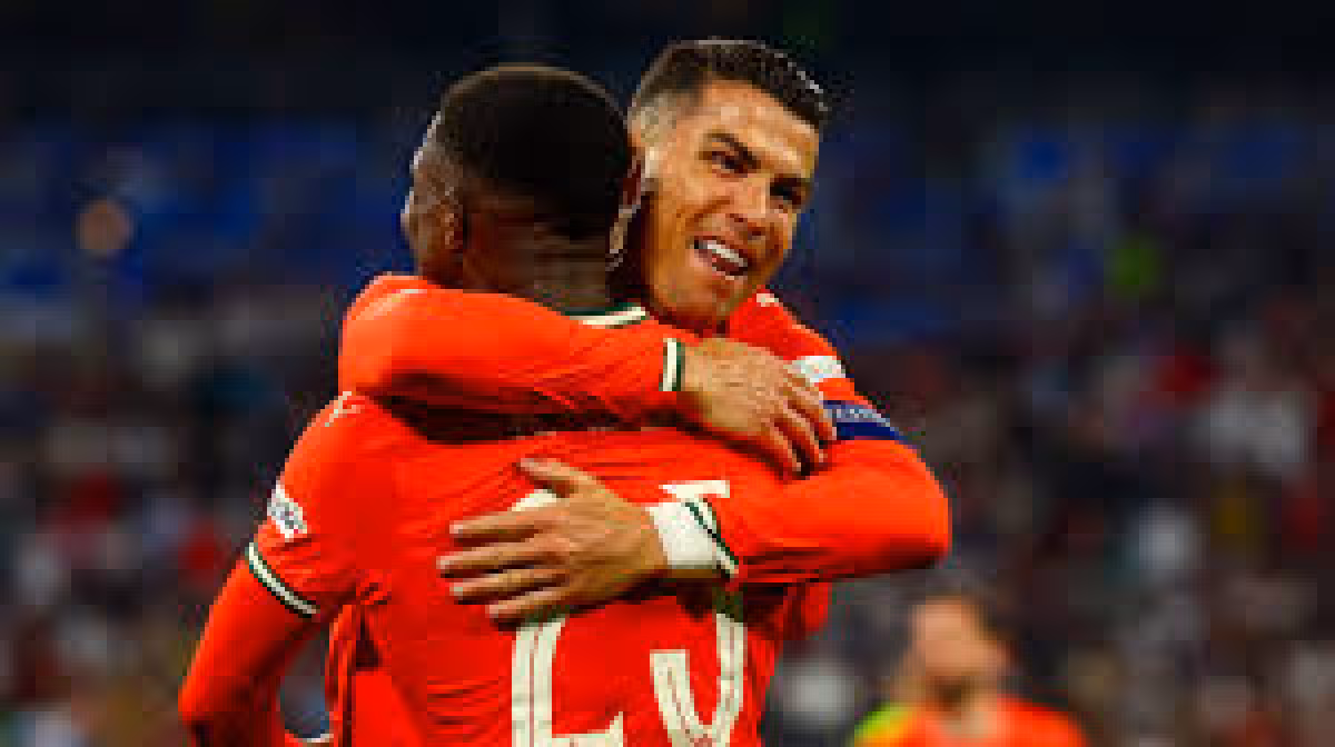 Nuno Mendes shines as PSG and Bayern trade blows in semi-final first leg