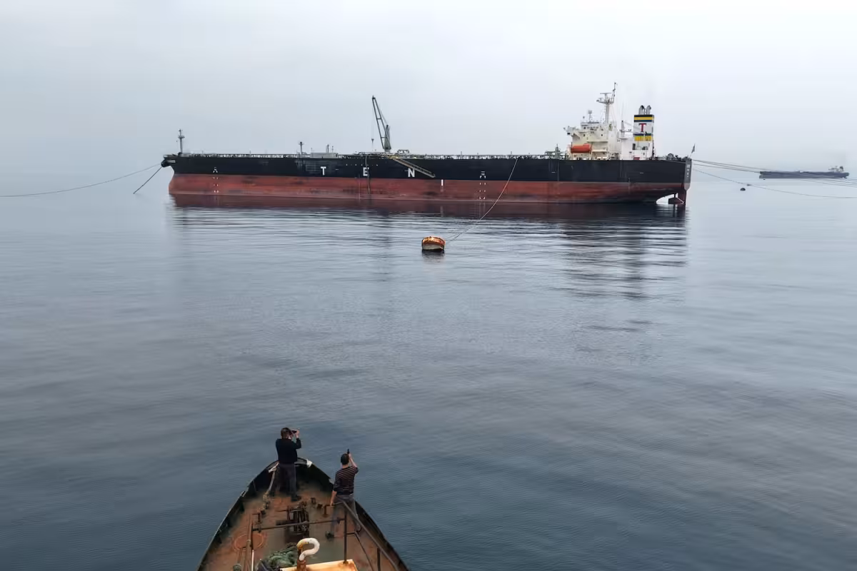 Unemployment Jumps in Iran as U.S. Blockade Squeezes Oil Exports