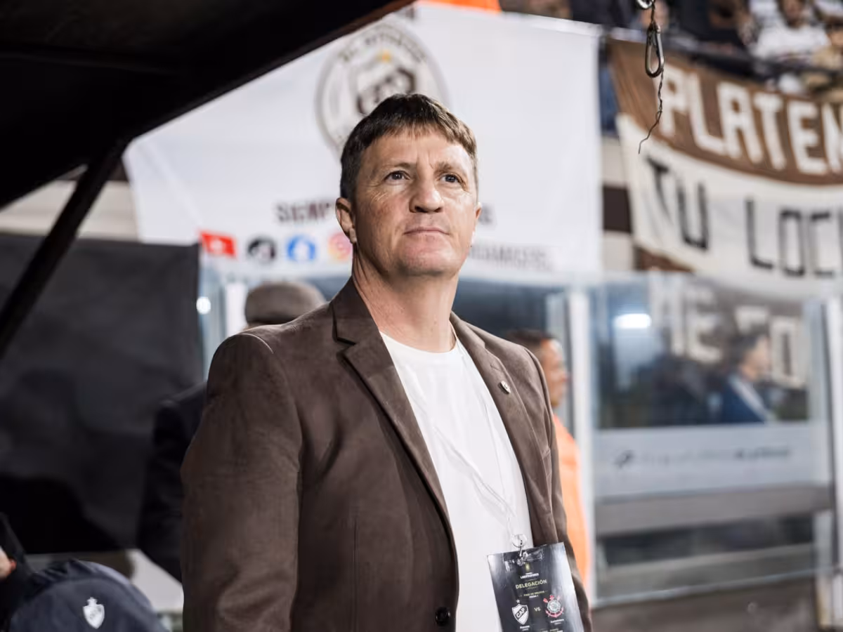 Platense - Santa Fe: local return, group pressure and first meeting