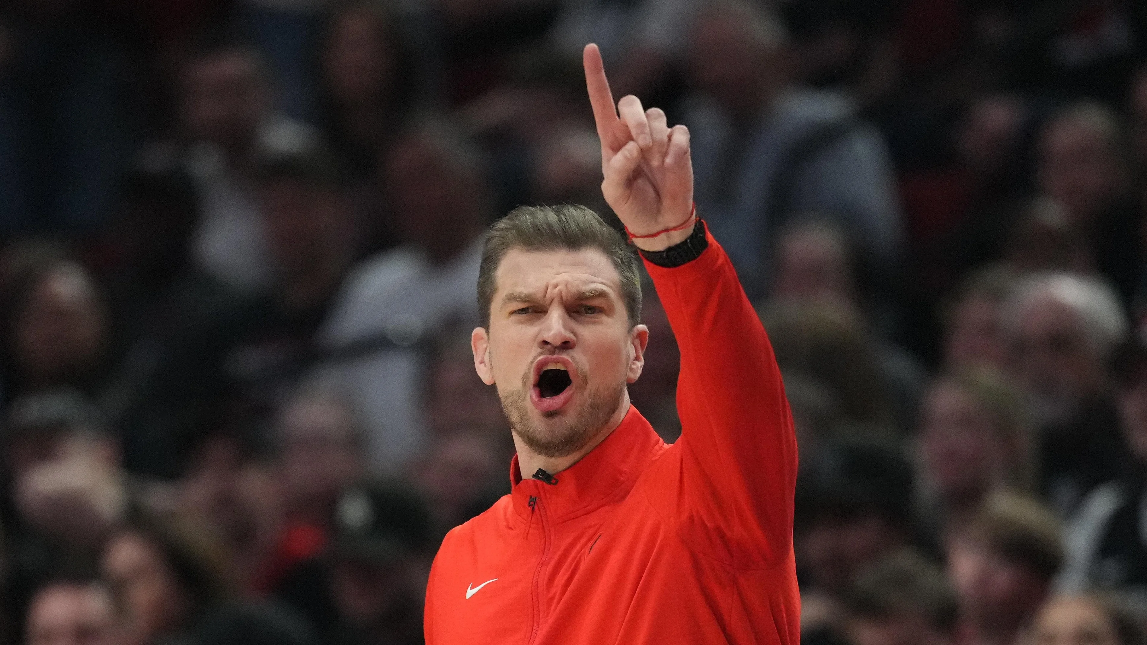 Doris Burke: Tiago Splitter wants to stay with Blazers amid coach search