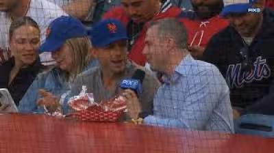 Angels Baseball: David Wright rates Angel Stadium hot dog during Mets game