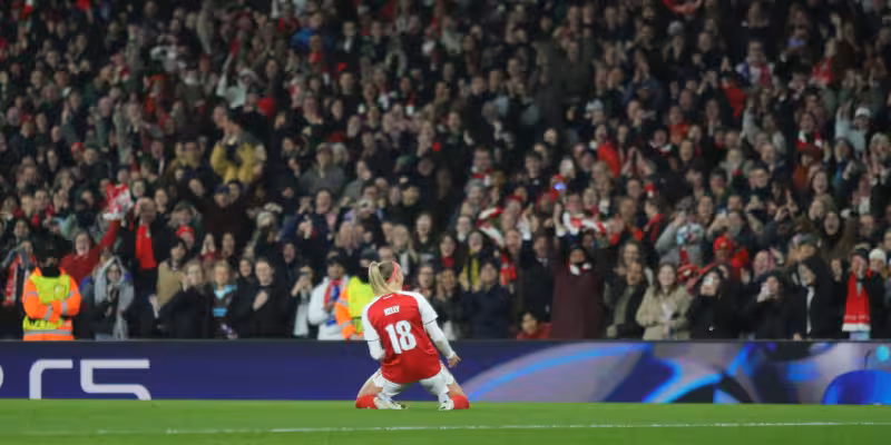 Arsenal unchanged from first leg v Lyon- Kelly back in the squad