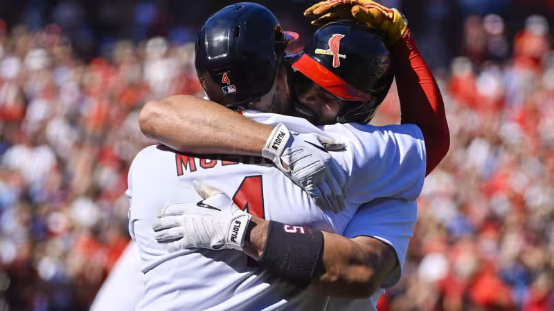 Cardinals fans get worthy tribute of legends Albert Pujols and Yadier Molina