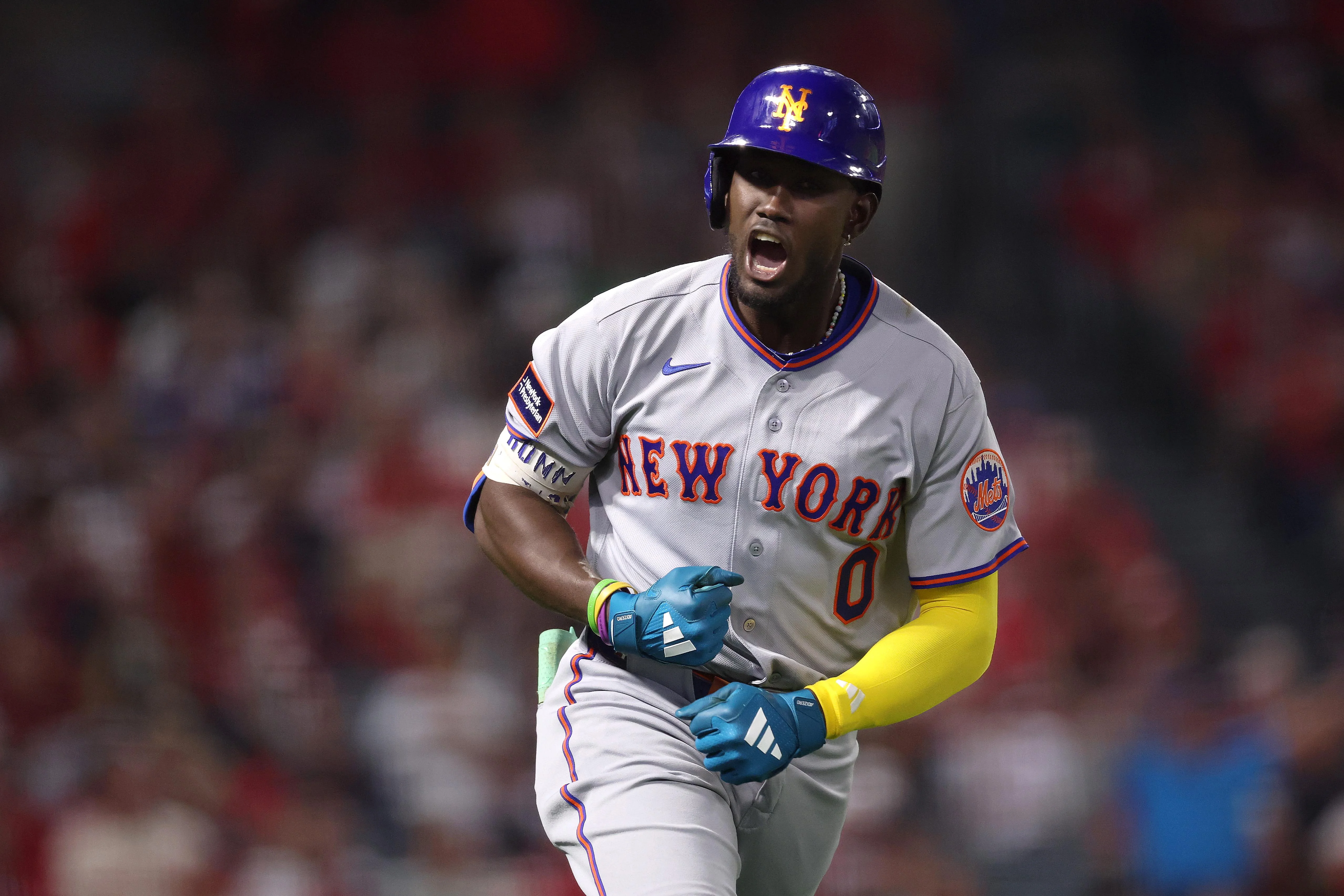 Oswald Peraza helps Angels edge Mets 4-3 in extras after early mess