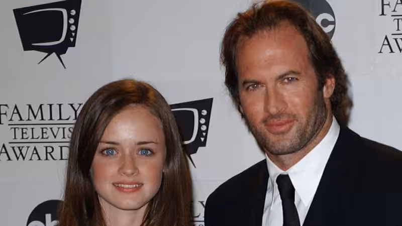 Gilmore Girls' Scott Patterson Gives ‘Practical’ Take on Rory’s Best Boyfriend Question, Predicts How Each Relationship Would Turn Out - Just Jared - Celebrity News and Gossip | Entertainment