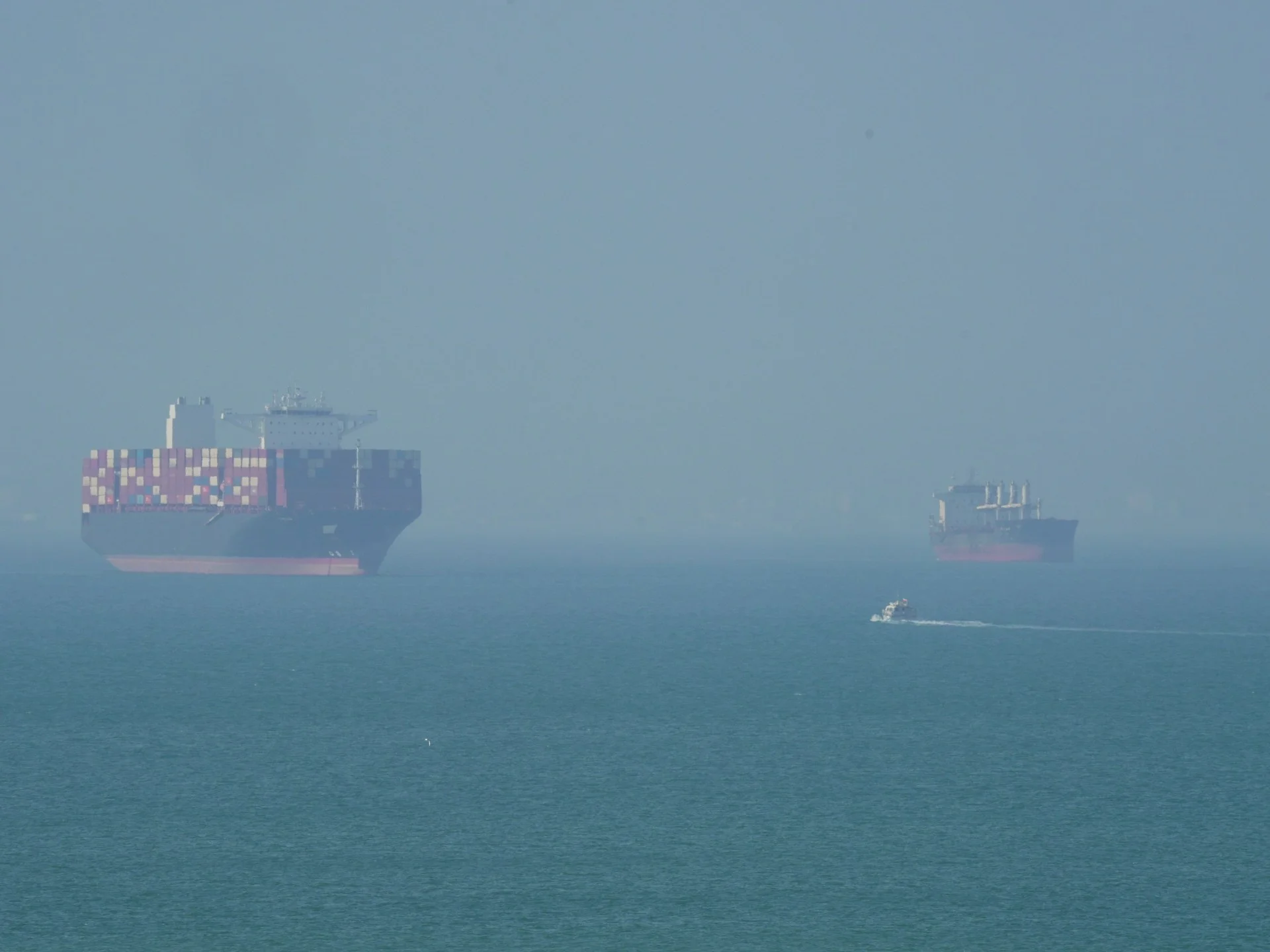 U.S. warns Shipping firms on Iran payments as Hormuz talks continue
