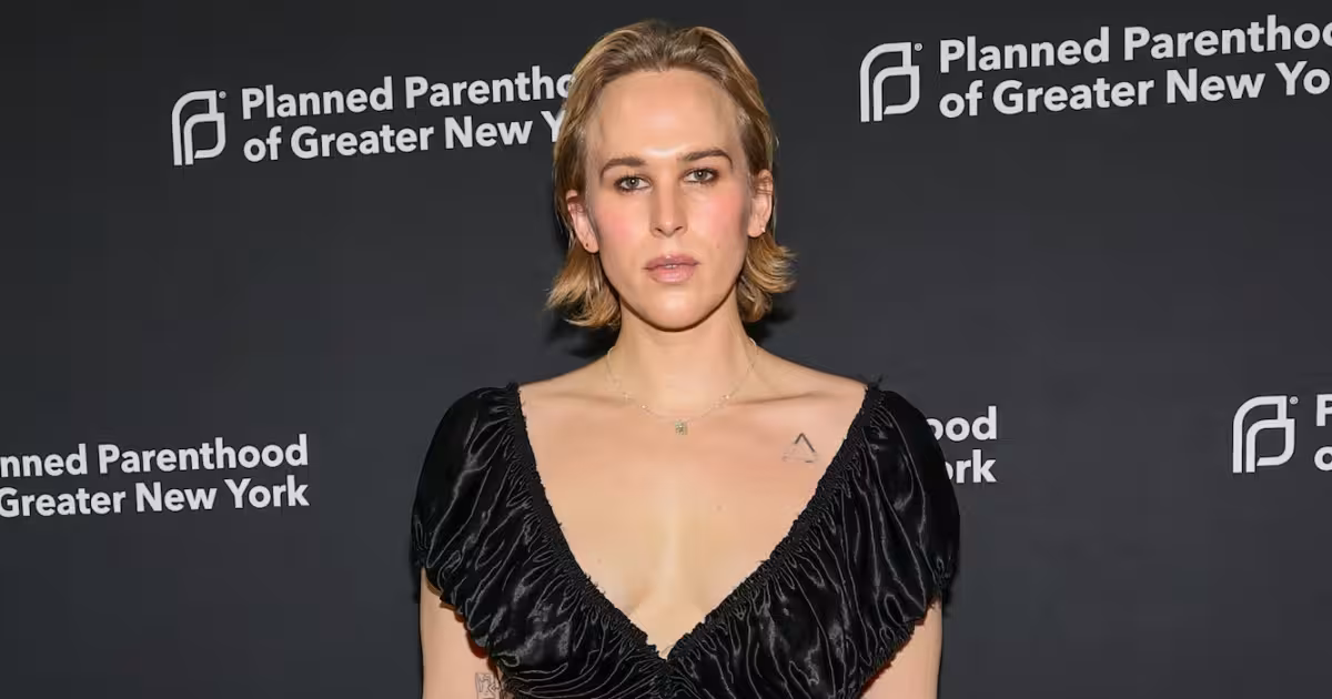 Tommy Dorfman says man texted group chat about her on flight