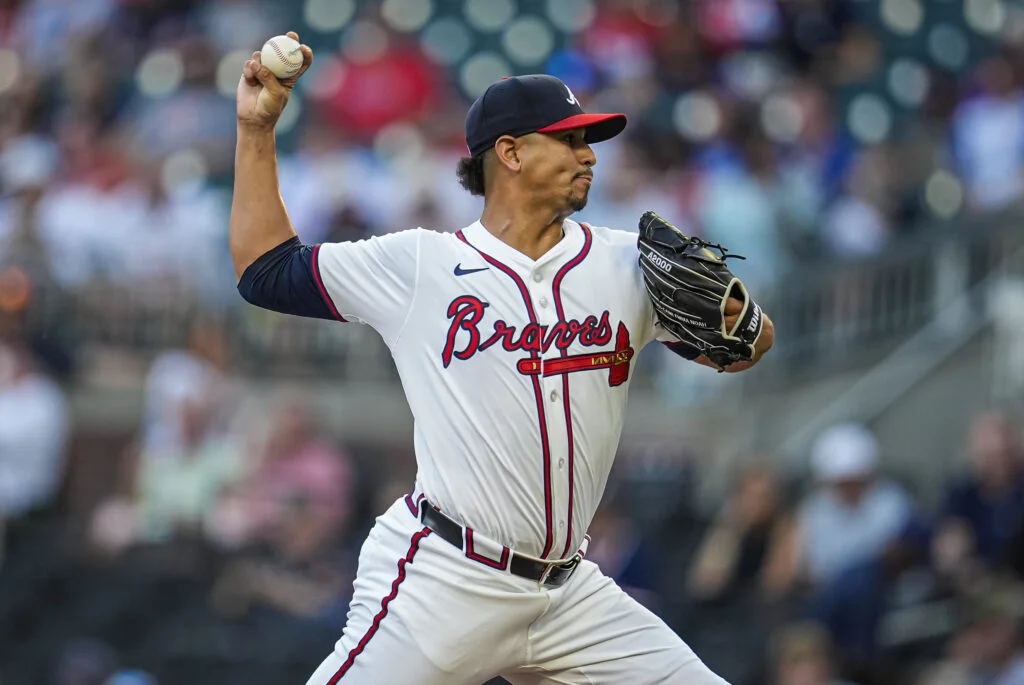 Carlos Carrasco returns to Braves after brief free-agency stint