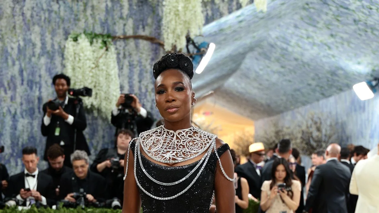Serena Williams Met Gala warm-up includes red LaQuan Smith and a torn stocking