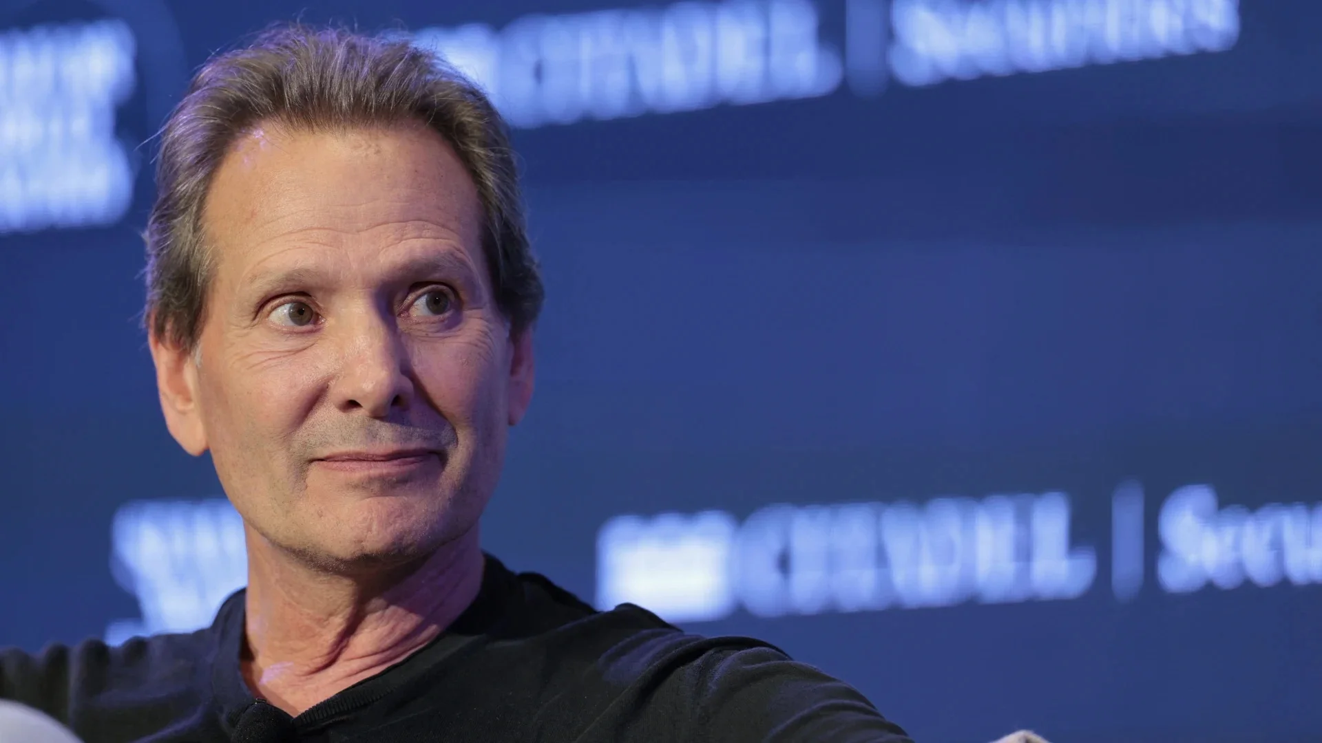 Verizon Ceo Schulman Says Shift to Service Revenue Paid Off in Q1