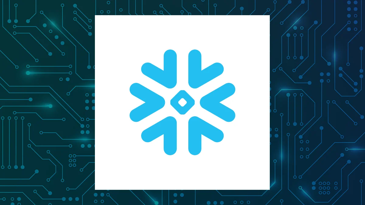 Snow Stock Slips 35.4% as Snowflake Pushes AI Products and Growth