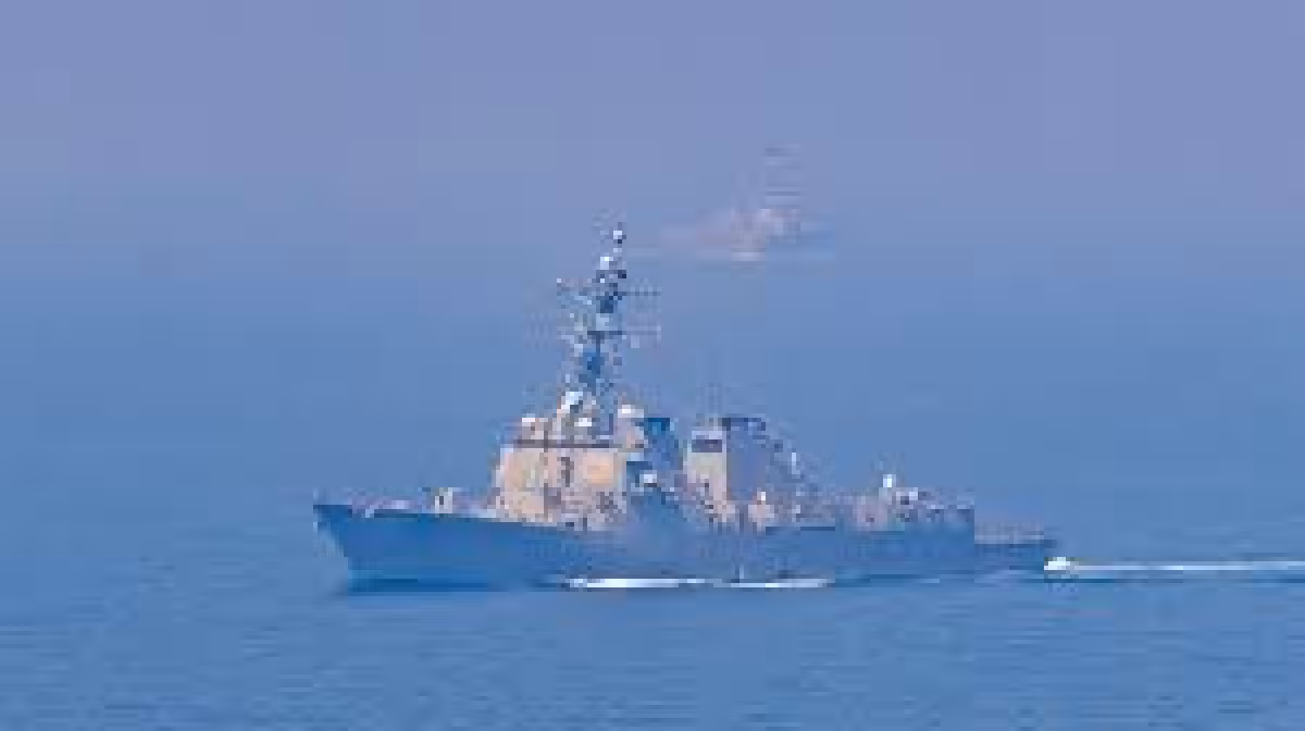 Uss Mason and 2 other destroyers hit in Hormuz, U.S. strikes back