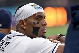 Yandy Diaz exits early with oblique tightness, Rays say he is day to day