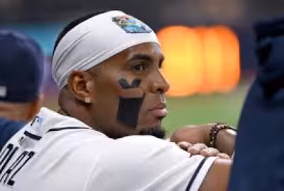 Yandy Diaz exits early with oblique tightness, Rays say he is day to day