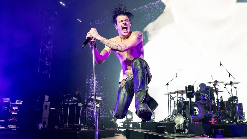 Yungblud opens sold-out 2026 North American tour, then delays two shows