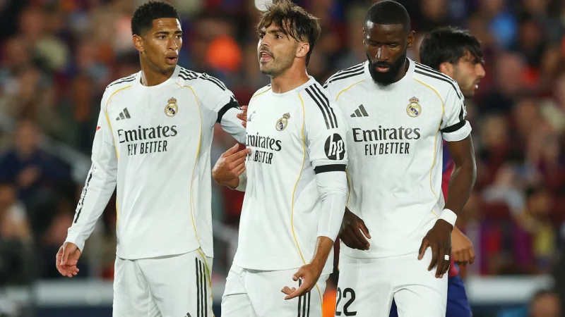 Lewandowski and Barcelona close in on title after 2-0 Clasico lead