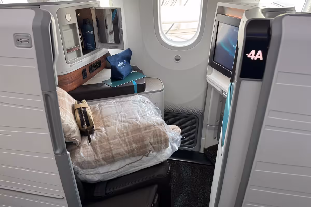 Alaskaair pushes into premium flying with Rome debut, lounge plan
