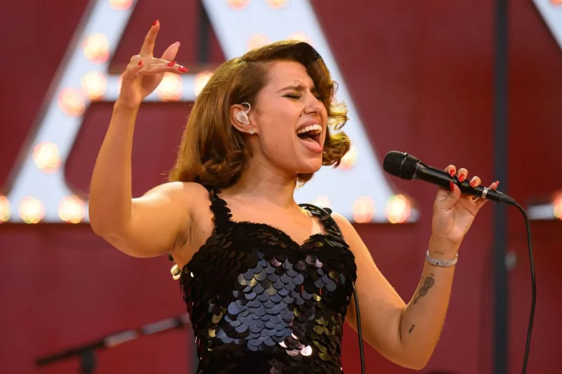 Raye Singer turns Mother's Day San Francisco show into a plea for hope