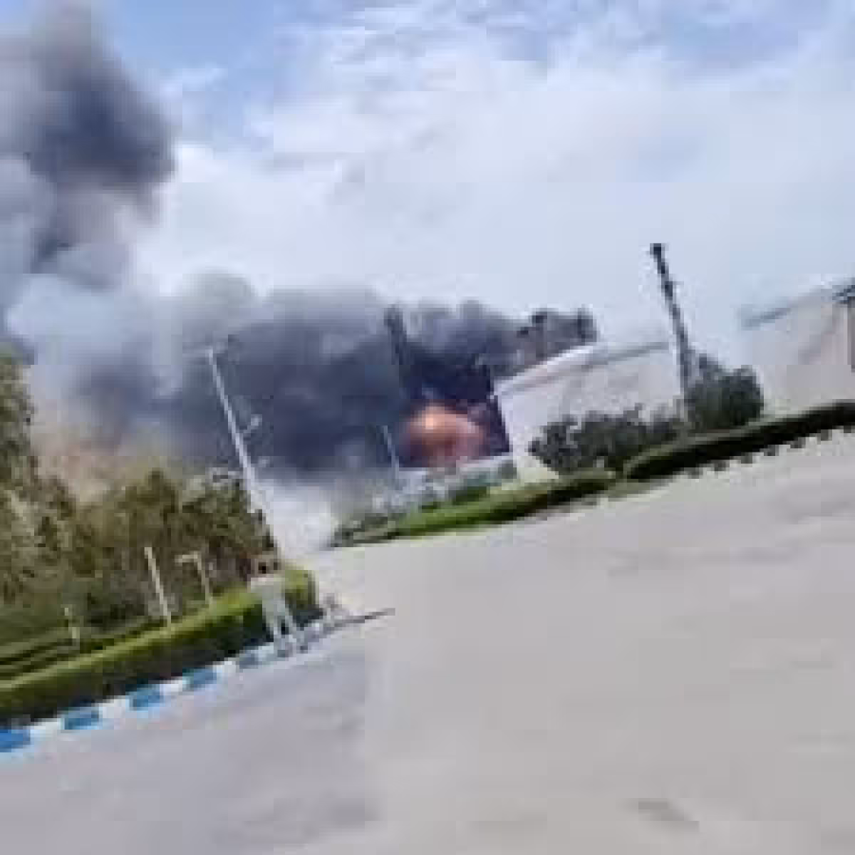 Uae Strikes Iran as US and Tehran Exchange Fire in Hormuz