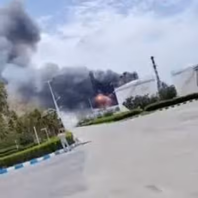 Uae Strikes Iran as US and Tehran Exchange Fire in Hormuz